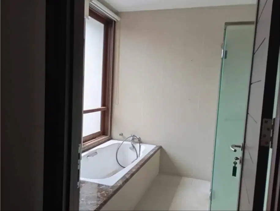 Dijual Rumah Darmo Harapan Isen Ada Pool Bagus Siap Huni 2 Lantai