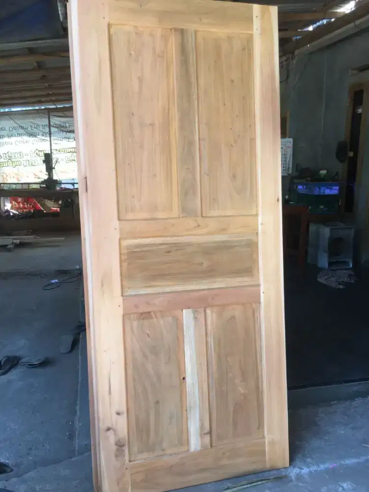 Pintu dan kusen kayu mahoni