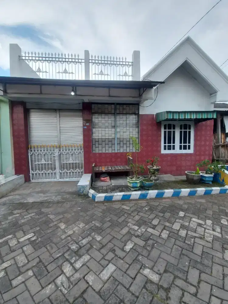 Di jual rumah pribadi 1/5 lantai 4 kamar tidur trosobo taman sidoarjo