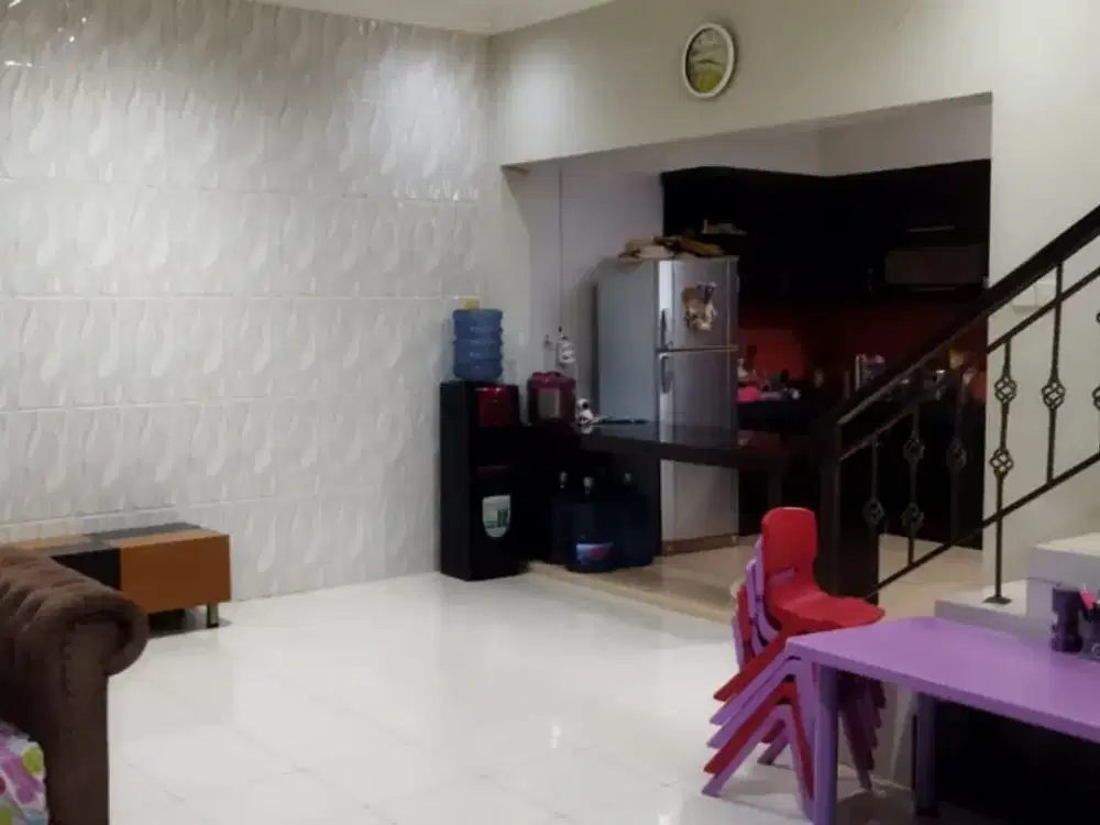 Rumah 2 Lantai Siap Huni Lingkungan Nyaman Dijual, di Denpasar Barat