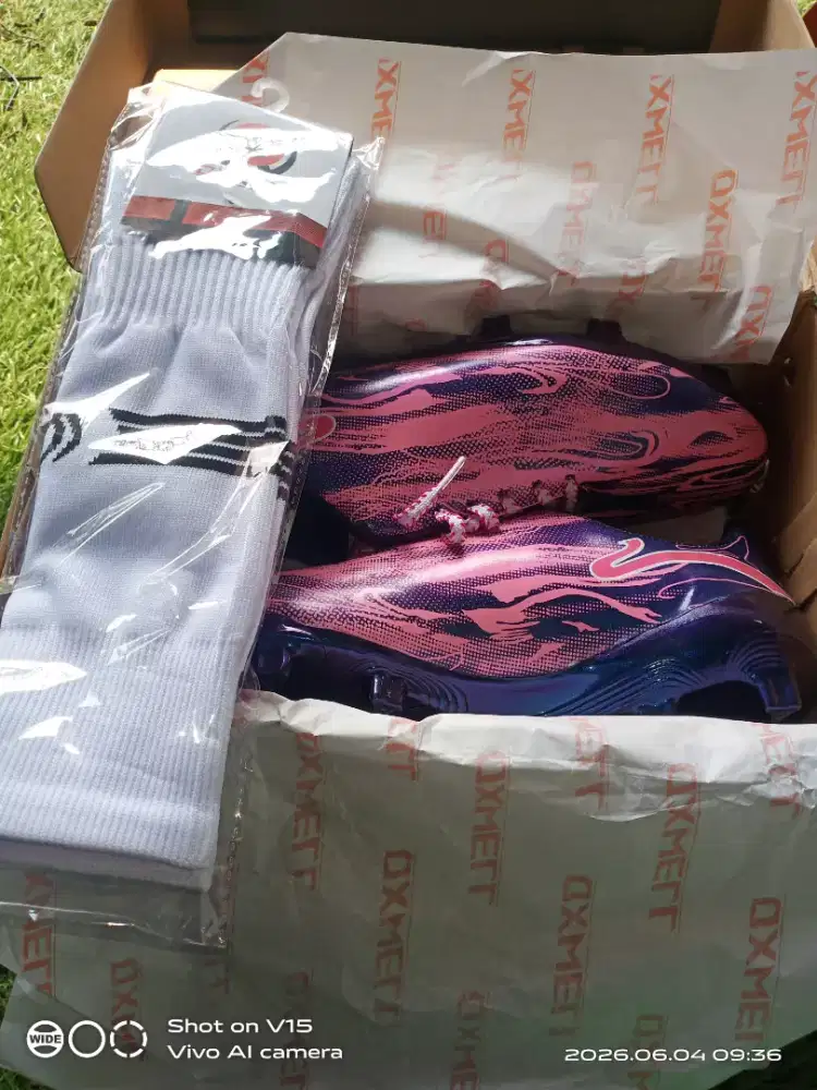 Sepatu bola original merk OXWELL