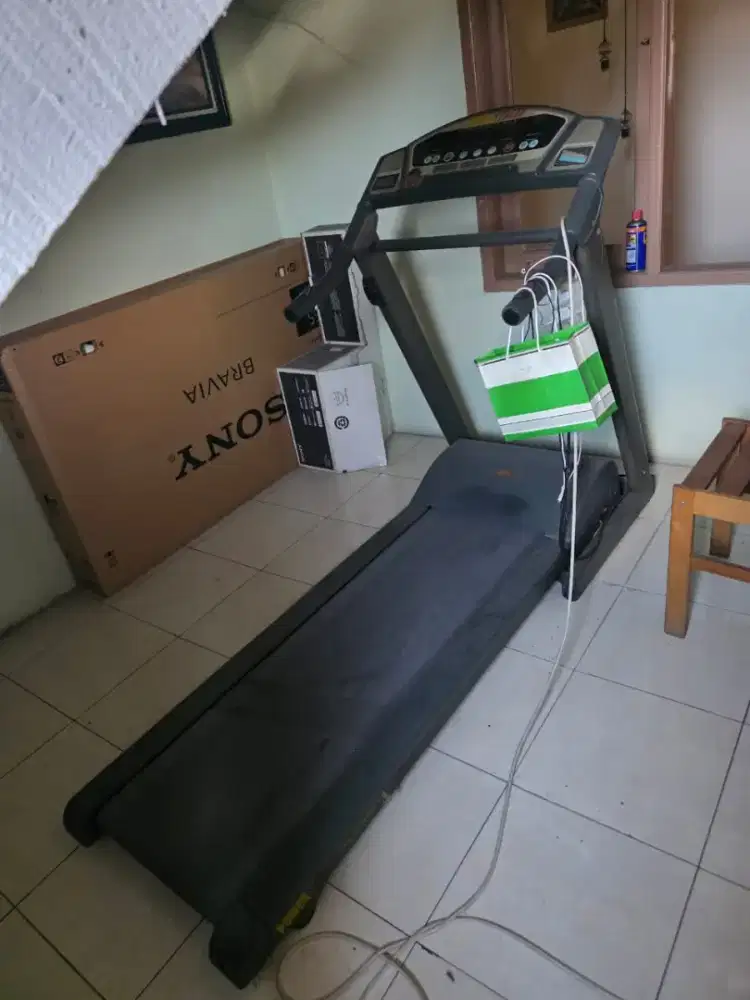 alat olahraga treadmill