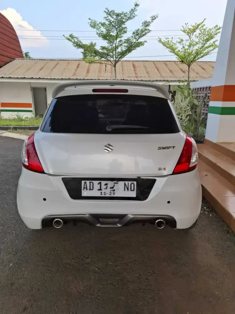 Swift putih Manual Transmisi 2015