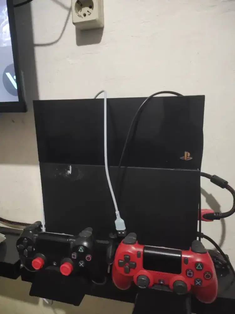 Dijual PS4 full set 1,7jt