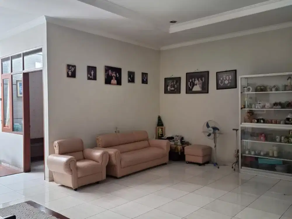 Disewakan Rumah Nyaman Terawat Siap Huni Lokasi Strategis di Taman Kopo Indah 3 Bandung