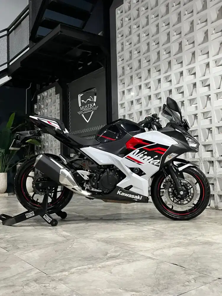 KAWASAKI NINJA 250 ABS KEYLESS 2019 - Chintia Mustika