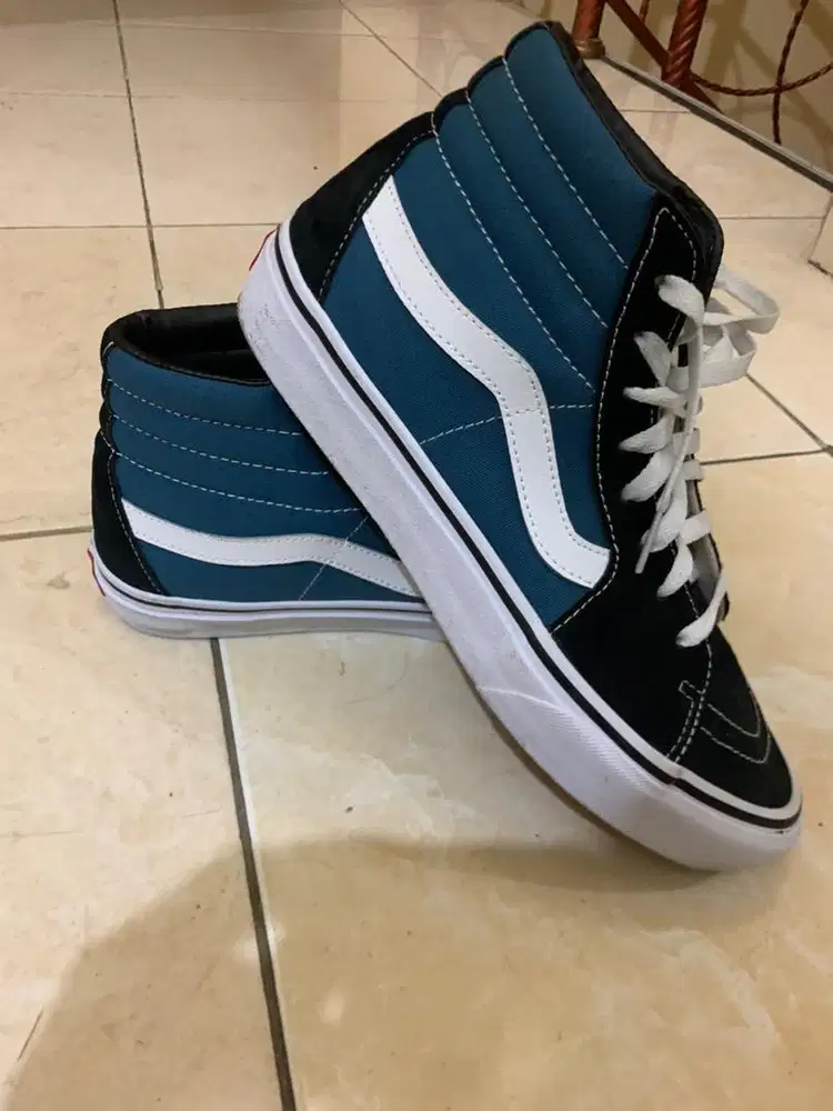 Sepatu vans high