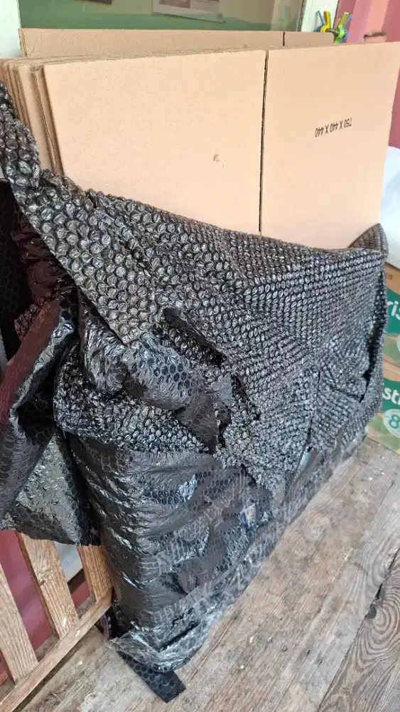 Meja rias, head tempat tidur, kardus baru