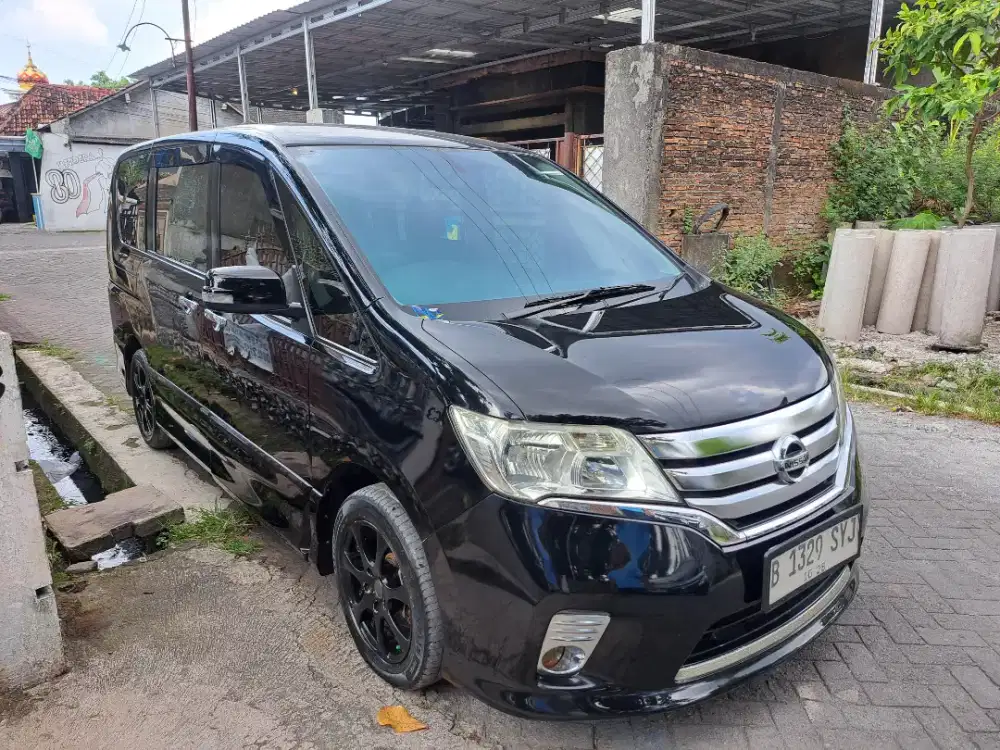 Nissan Serena 2013 HWS dp 20jt aja
