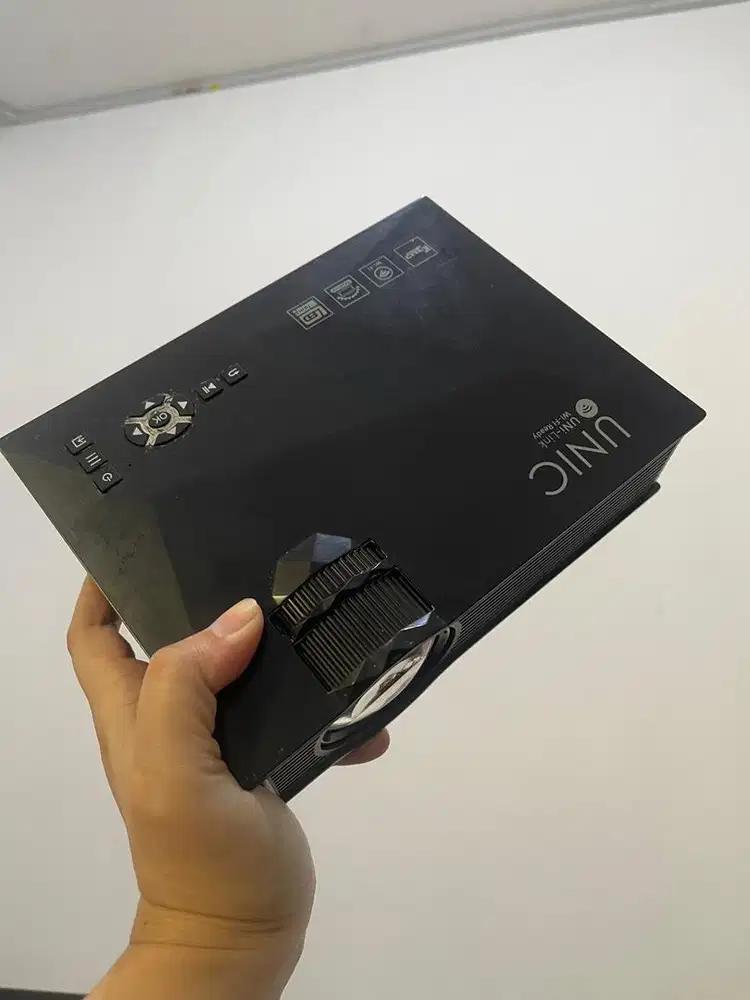 Proyektor Projector