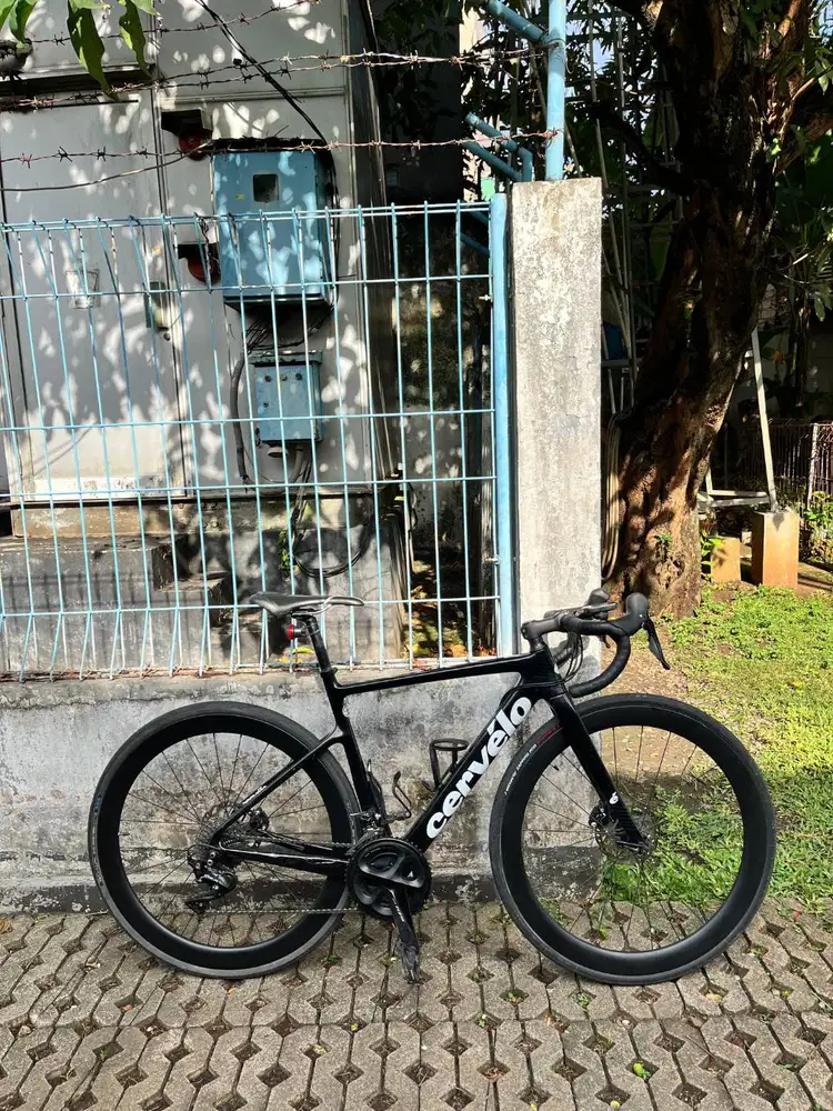 FOR SALE- Cervélo Caledonia Size 51 – Carbon Disc Road Bike