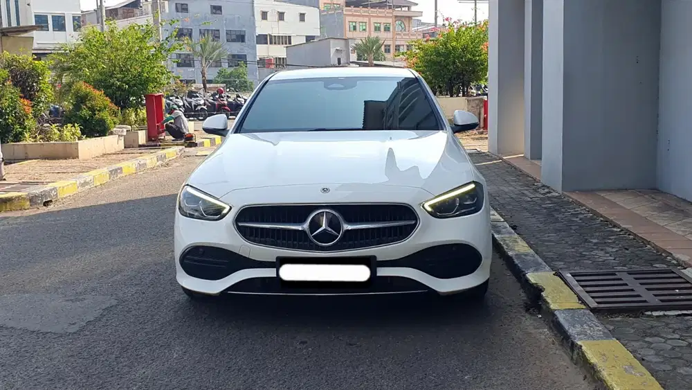 Km23rb mercedes benz mercy c200 avantgarde line 2022 putih