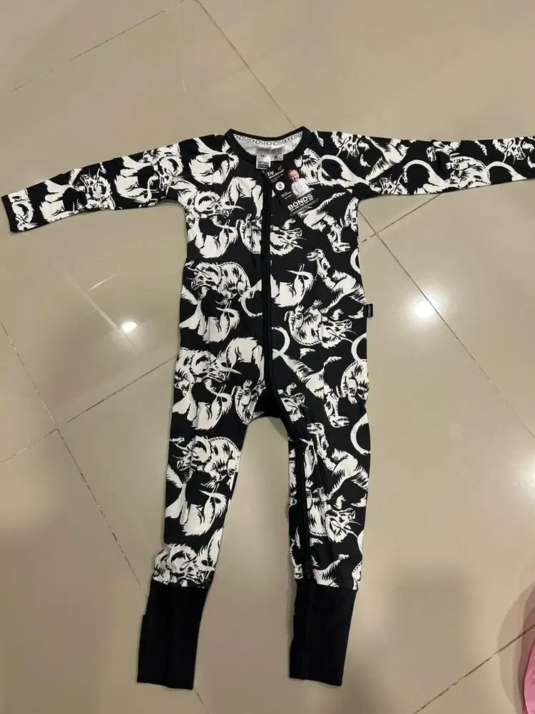 Bond jump suit New