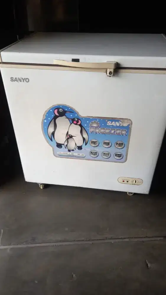 Frezzer box 200 liter sanyo