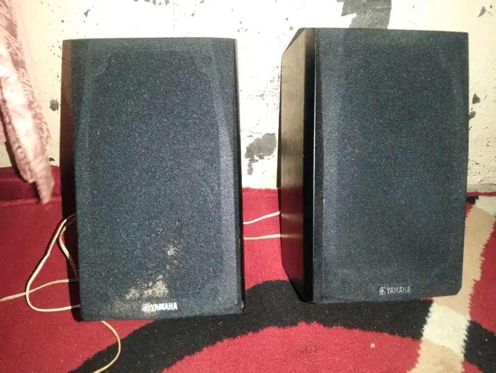 Sepasang speaker pasif merk yamaha