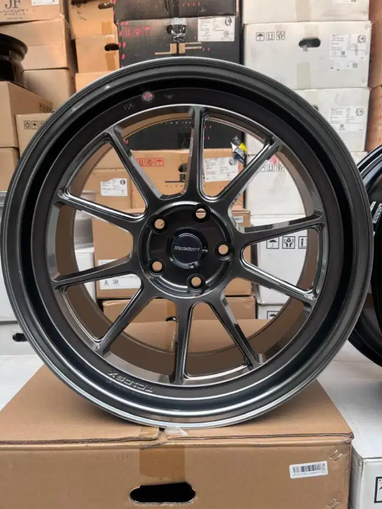 Wedssport tc105n ring 18 lebar 9 pcd 5x114,3 ET 22 innova reborn zenix