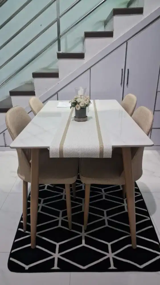 Dijual meja makan set harga 1,8jt nego