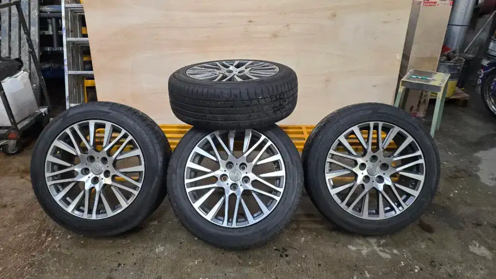 Velg Vellfire Alphard RING 18 OEM kondisi Bagus... Ban Tebal...