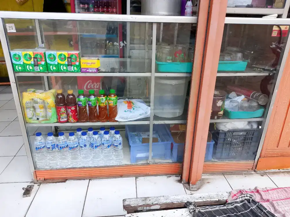 Di jual etalase dan roda