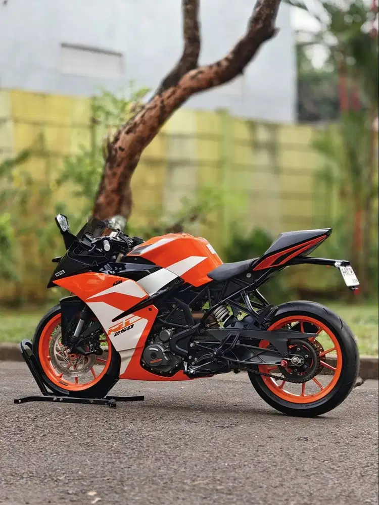 KTM RC 250 ABS 2018 ORANGE KM 15K PAJAK HIDUP LIKE NEW