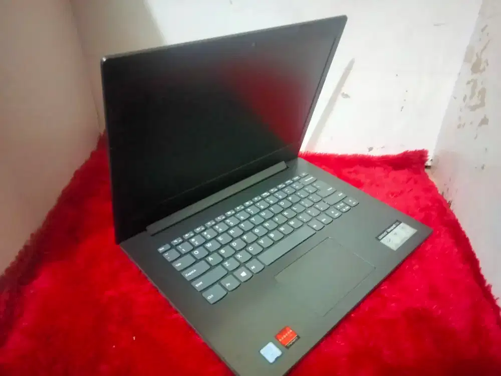 Lenovo Ip 330/core i7-8550/ram8gb/SSD 256gb/Radeon 530 siap pake