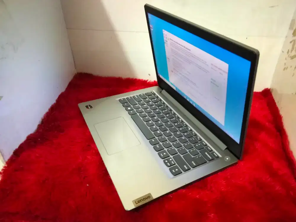 Lenovo ip slim3/AMDRYZEN7-3700u/RAM 8gb/SSD256gb/AMD RADEON RX VEGA 10