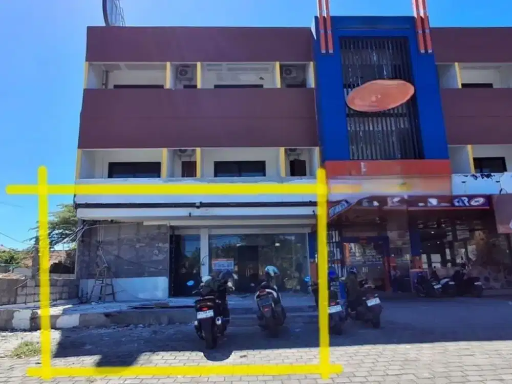Ruko besar parkiran luas jalan utama Disewakan, di Sunset Road