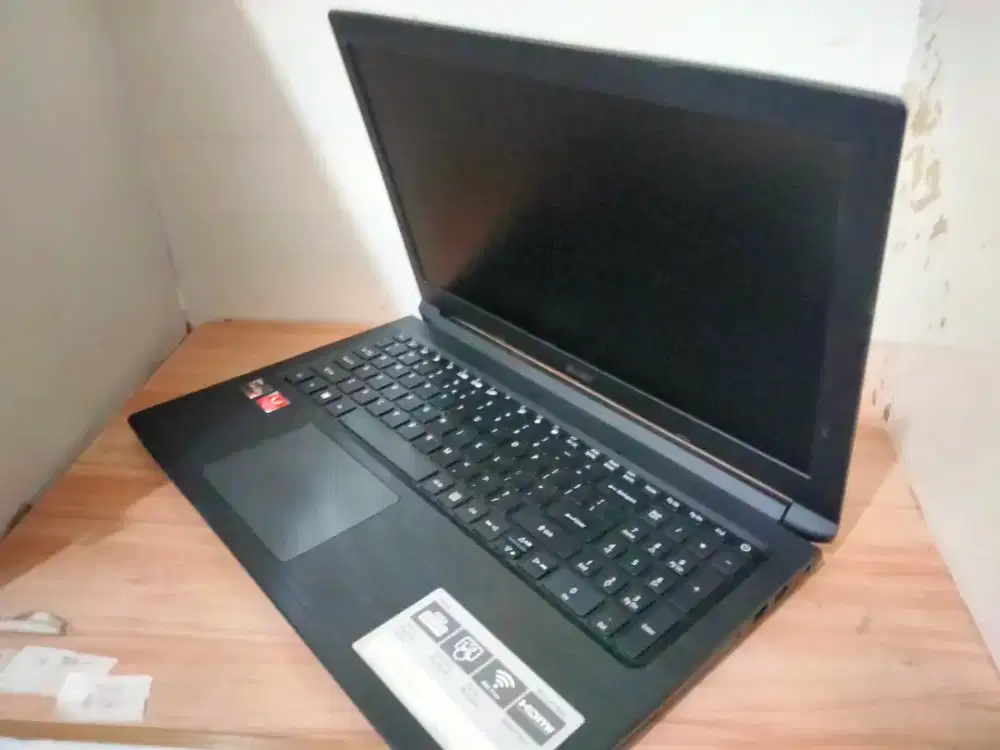 Acer a315-41/AMD RYZEN 3-2200u/ram4gb/ssd 128gb kencang/VGA AMD Radeon