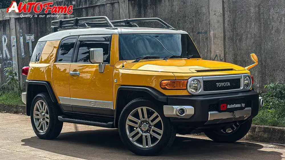 KM25RB Toyota FJ Cruiser 4x4 AT Fullspec NIK 2017 Yellow On Black