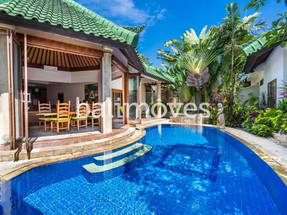 Empat Kamar Tidur Bergaya Modern Di Tepi Pantai Sanur
