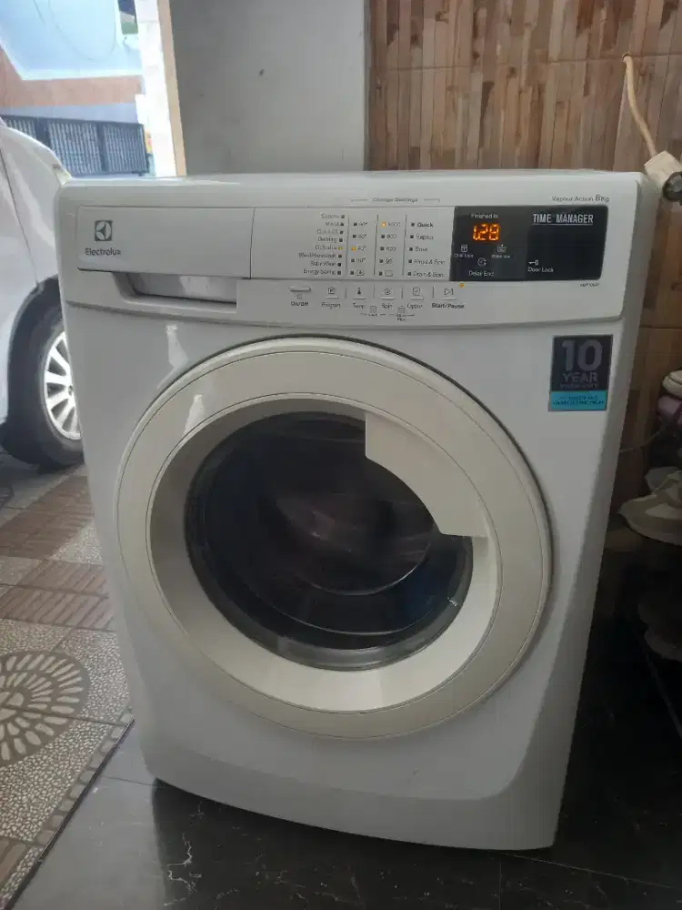 Mesin cuci elektrolux
