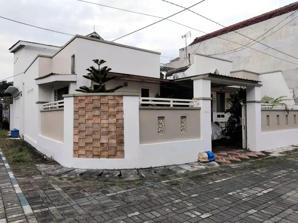Rumah Luas di Area Favorit Malang. Dekat Exit Tol, Terminal, Alun-Alun Kota Malang, Matos, Kampus UB, Politeknik, Sentra Kuliner Sawojajar. MLG00035