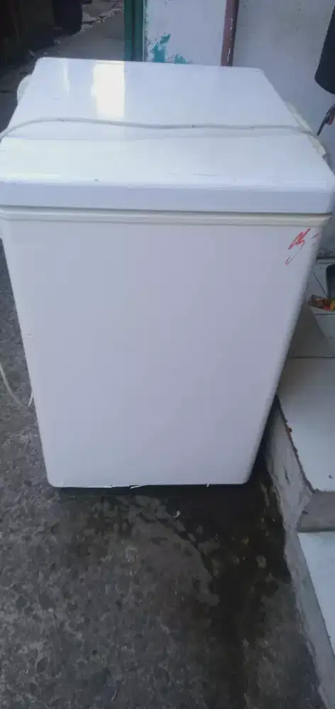 Dijual Frezzer Box Merek AQUA