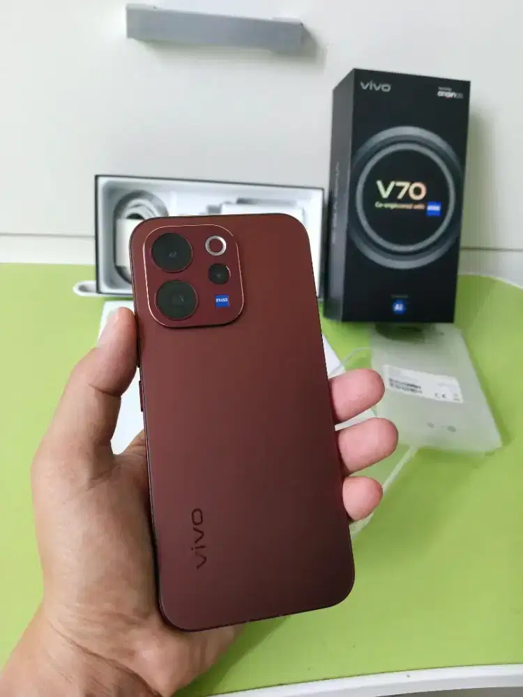 Vivo V70 5G 12/256 fullset super mulus garansi panjang