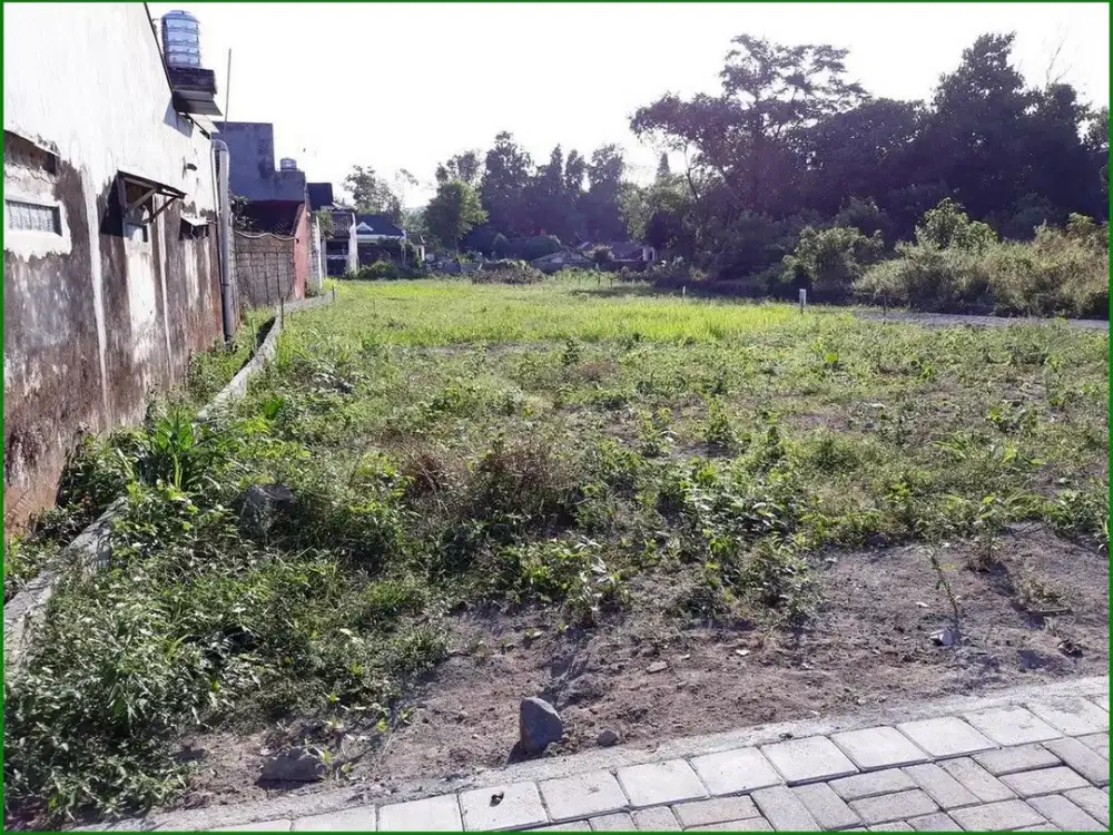 Dekat Kampus UGM Tanah Yogyakarta di Jl. Kaliurang Km. 8