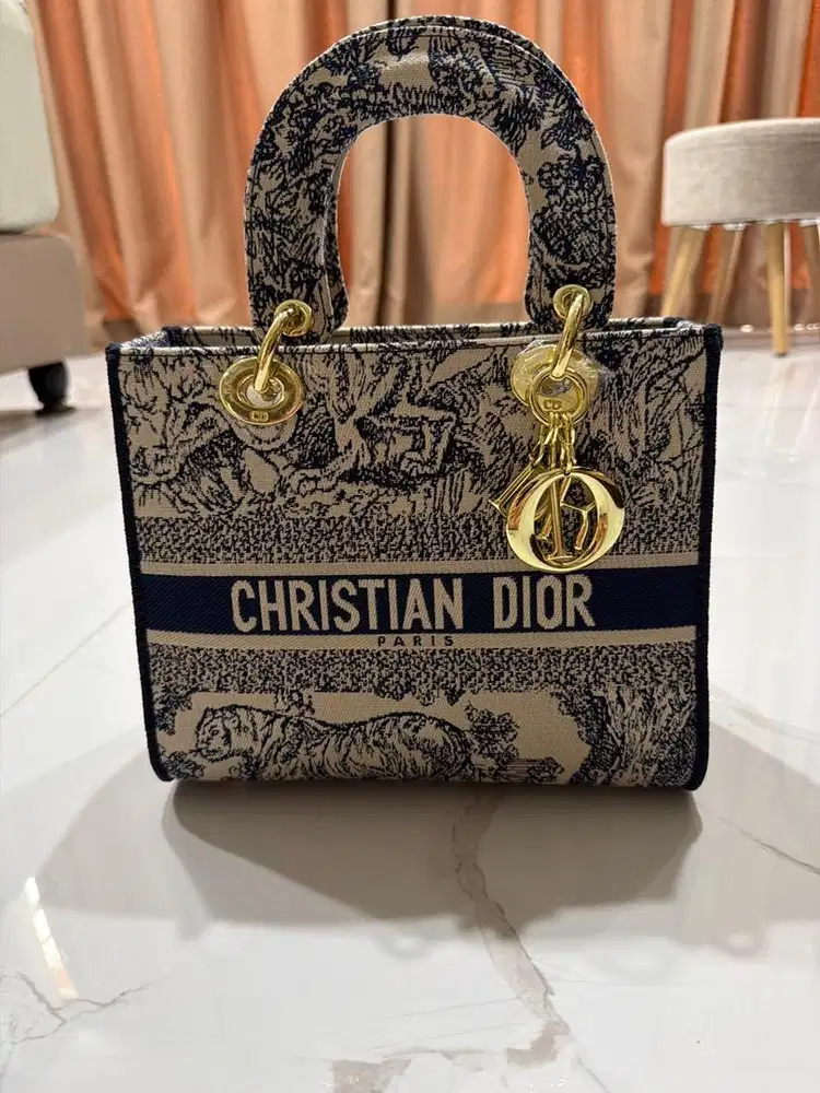 CHRISTIAN DIOR baru
