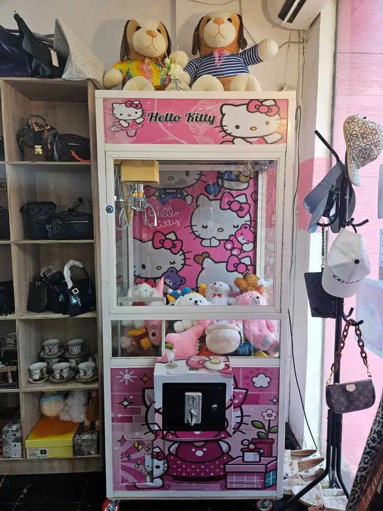 Dijual 1 mesin capit boneka coin , gratis boneka dan coin