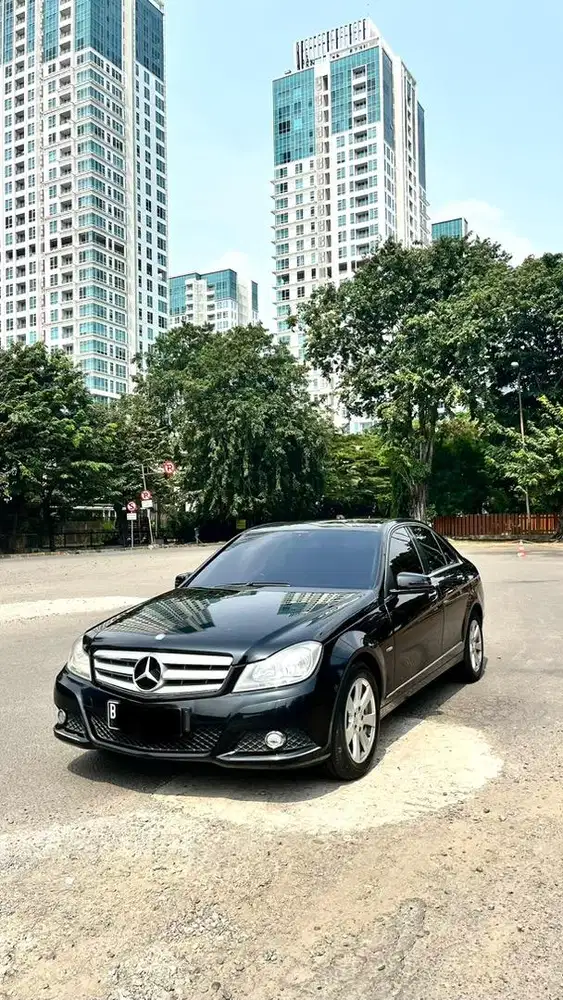 Mercedes benz w204 c200 cgi tahun 2011/2012 facelift