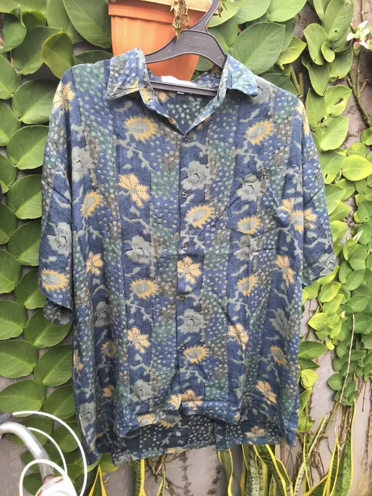 Kemeja Vintage Motif Bunga Biru Size L Oversize Original
