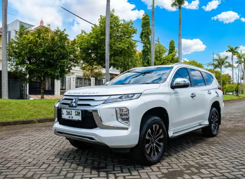 Pajero Sport dakkar diesel automatic 2023 Odo 20 rb an Putih