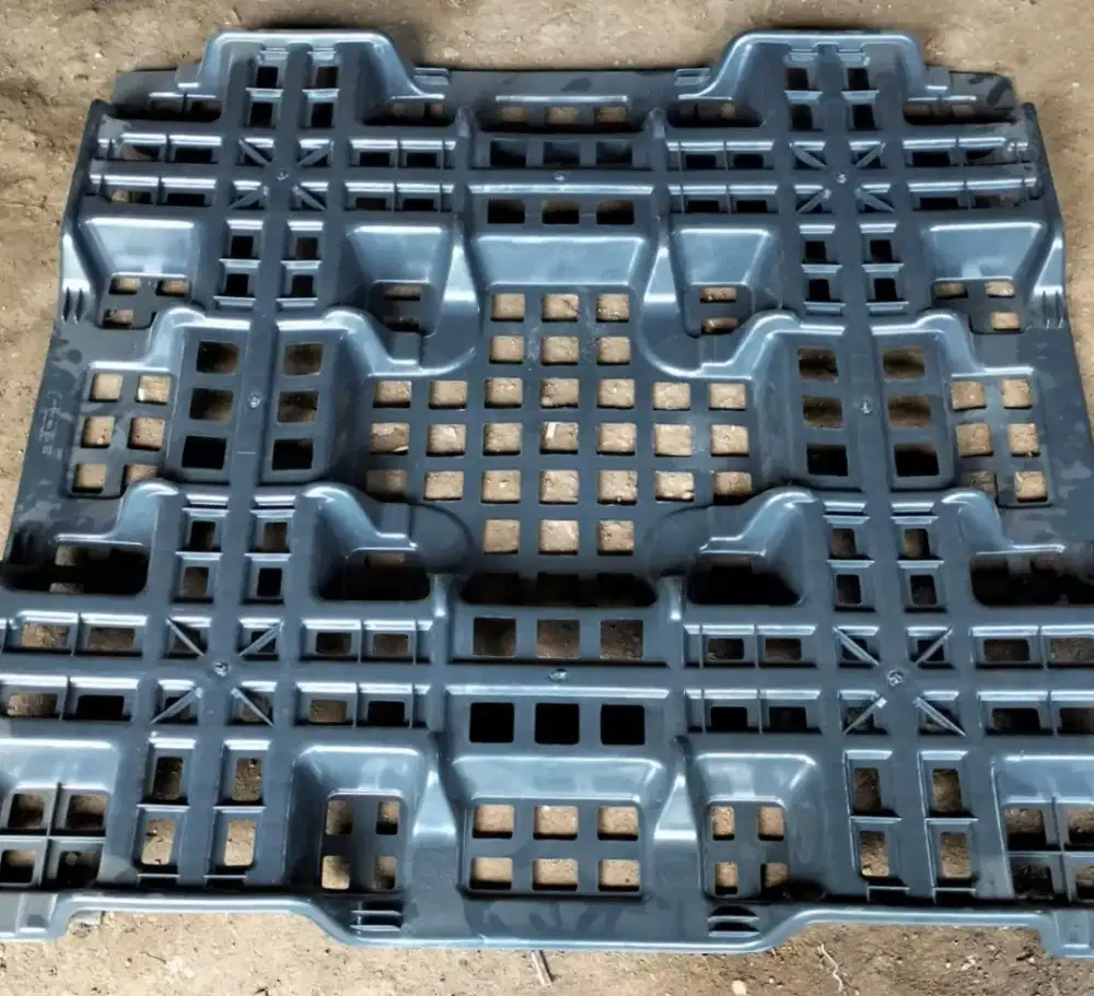 Palet plastik bekas UK 110x110