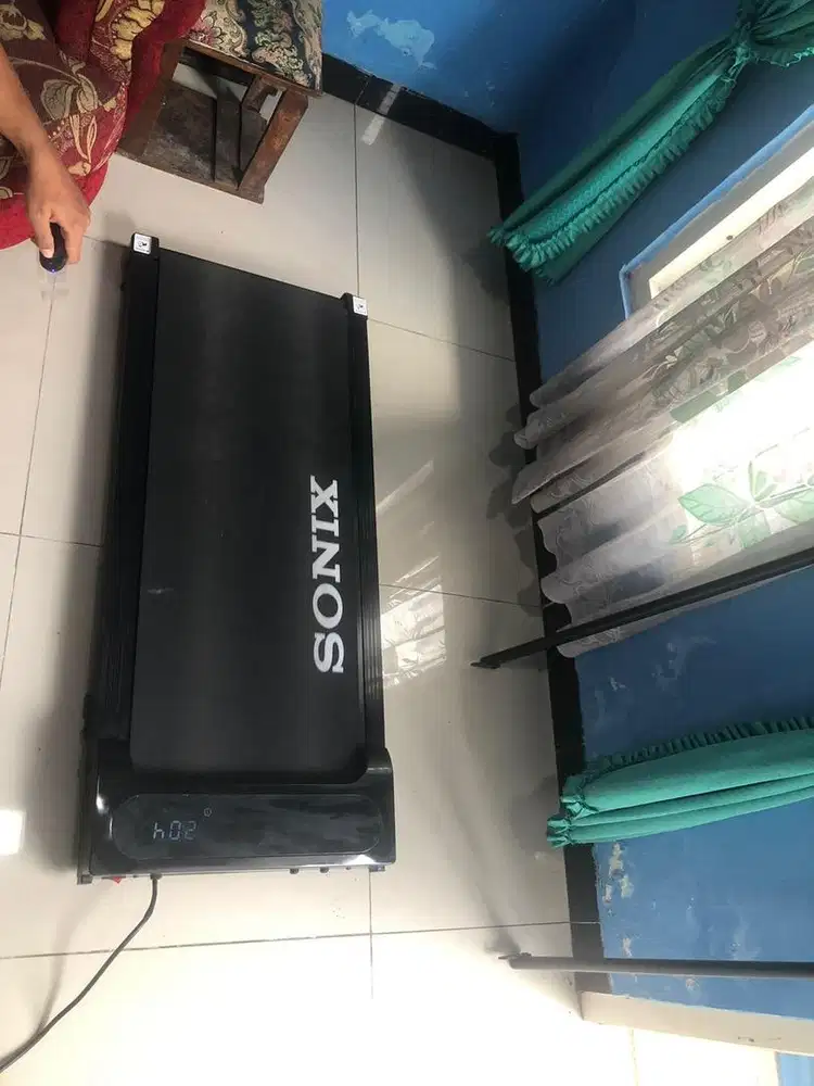Dijual treatmill elektrik SONIX kondisi terawat dan berfungsi normal