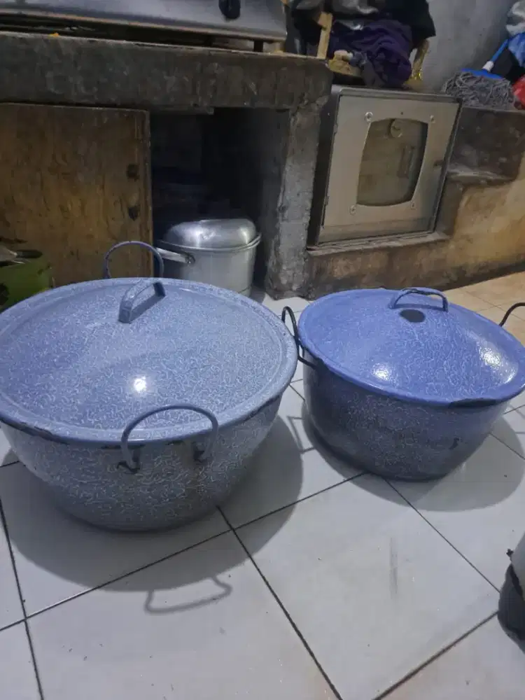 2 panci blurik ukuran besar