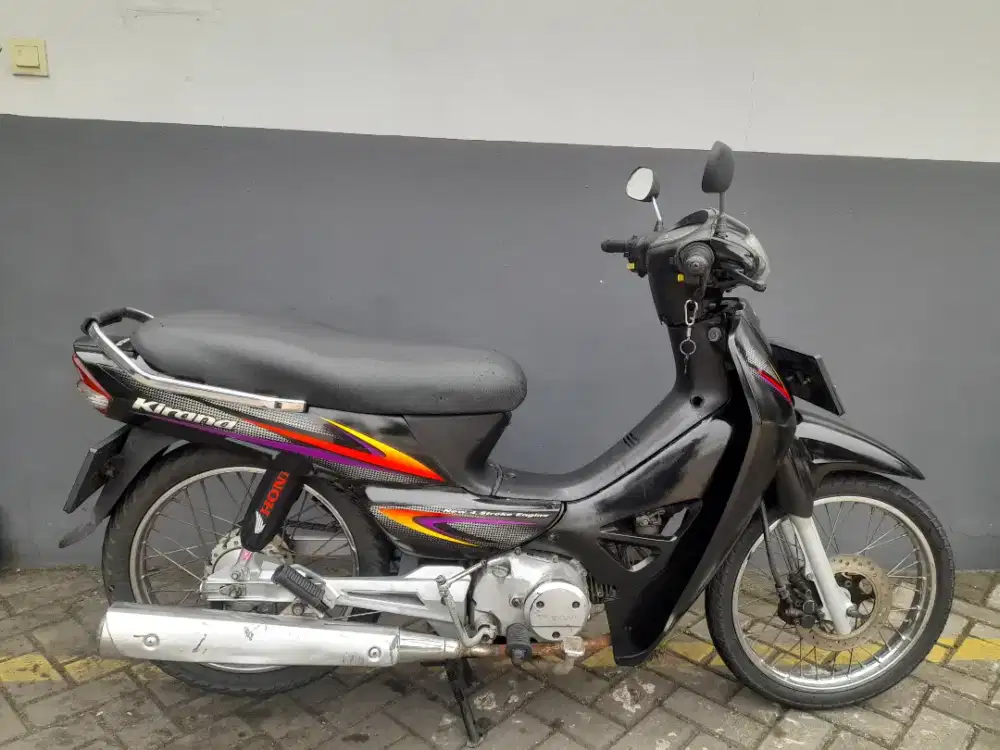 Honda kirana tahun 2004 warna hitam