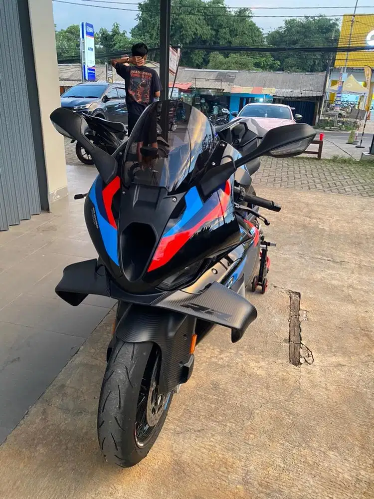 BMW M1000RR 2025