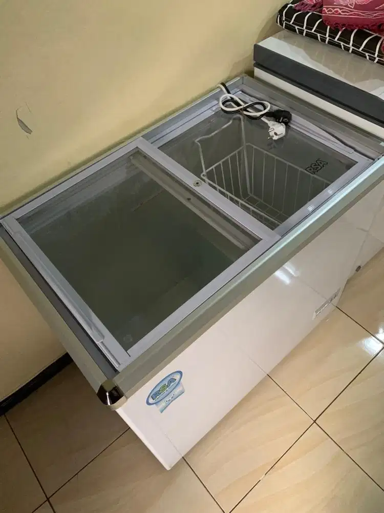 FREEZER RSA 200 LITER