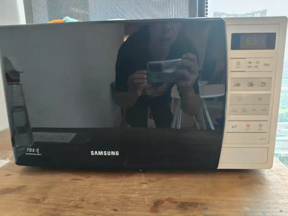 Samsung Microwave Oven Solo ME731K berkapasitas 20 ltr