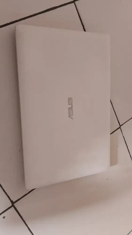 Asus X200M Putih slim ringan