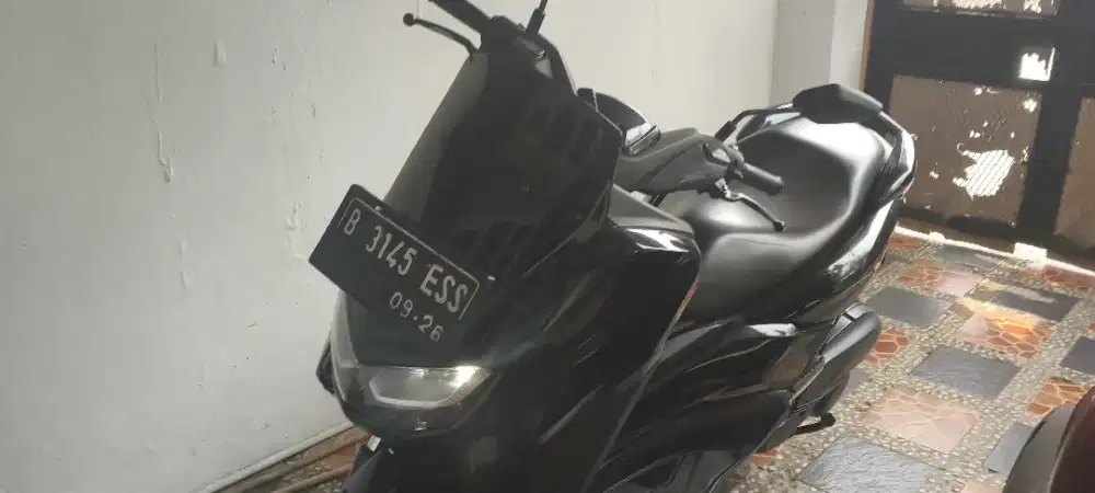 Jual n max tahun 2021 warna hitam non abs, keyless