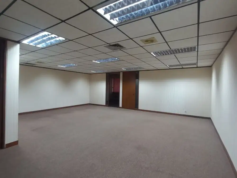 DISEWA KANTOR JAKARTA SELATAN  KUNINGIAN 160M2 PARTISI 195K NEGO